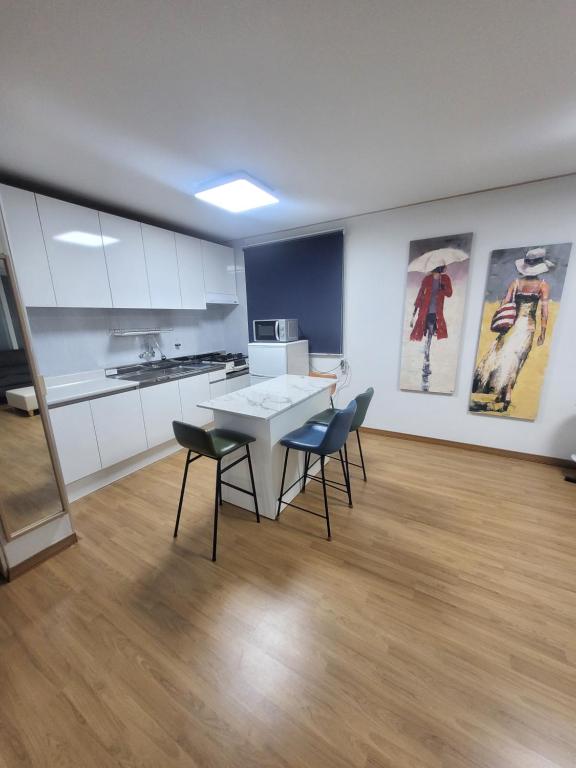 Newly Renovated Modern Home #11