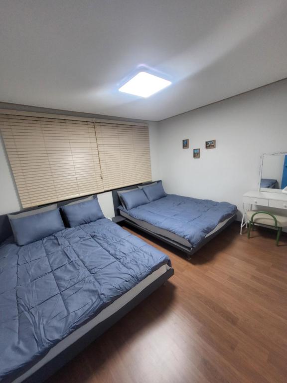 Stylish and Modern New Home #14