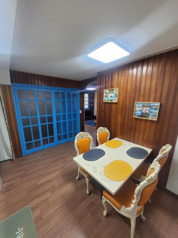 Stylish and Modern New Home #14