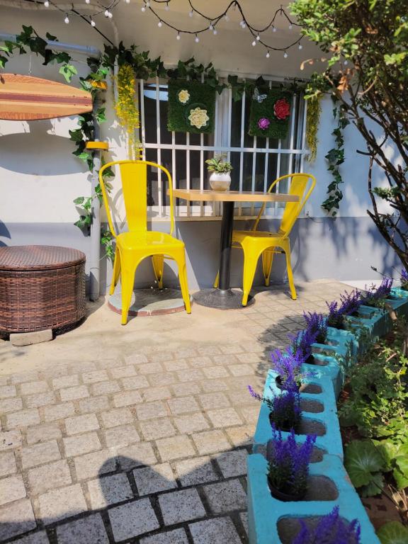 Hidden Gem 2BR with Private Patio in HBC