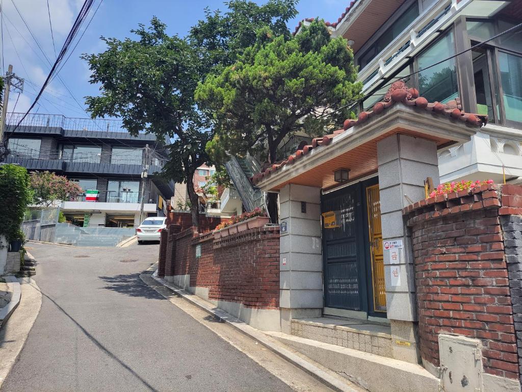 Hidden Gem 2BR with Private Patio in HBC