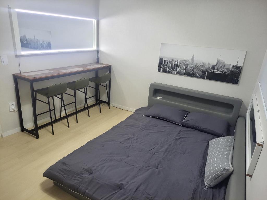 Newly Renovated 2BR Apartment #7 in HBC