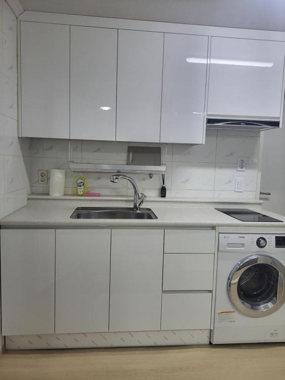 Newly Renovated 2BR Apartment #7 in HBC