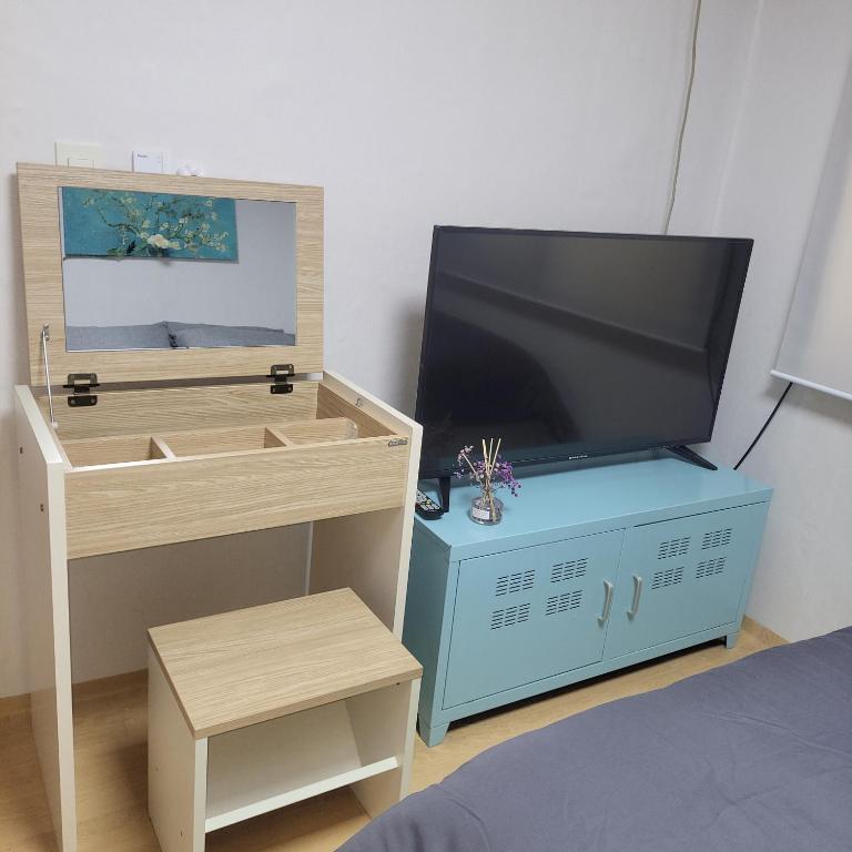 Private Home Newly Renovated #8 with Terrace