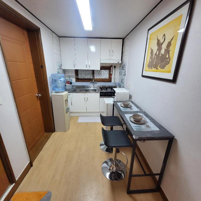 Private Home Newly Renovated #8 with Terrace