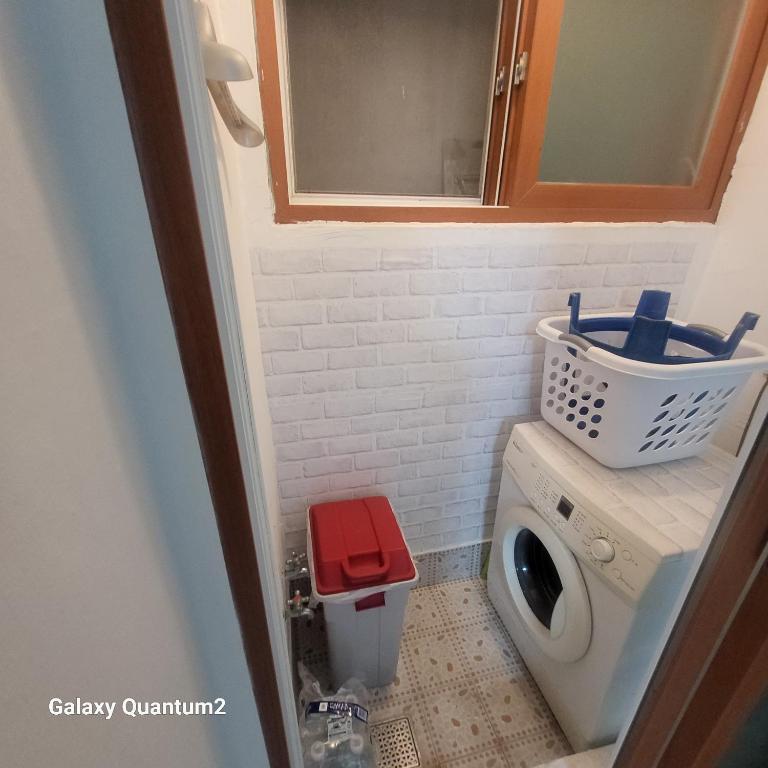 Newly Renovated Cozy Studio #9 in HBC